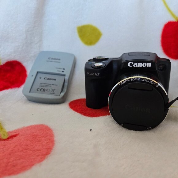 Conon PowerShot SX510 HS Super Zoom Digital Camera - Picture 1 of 3